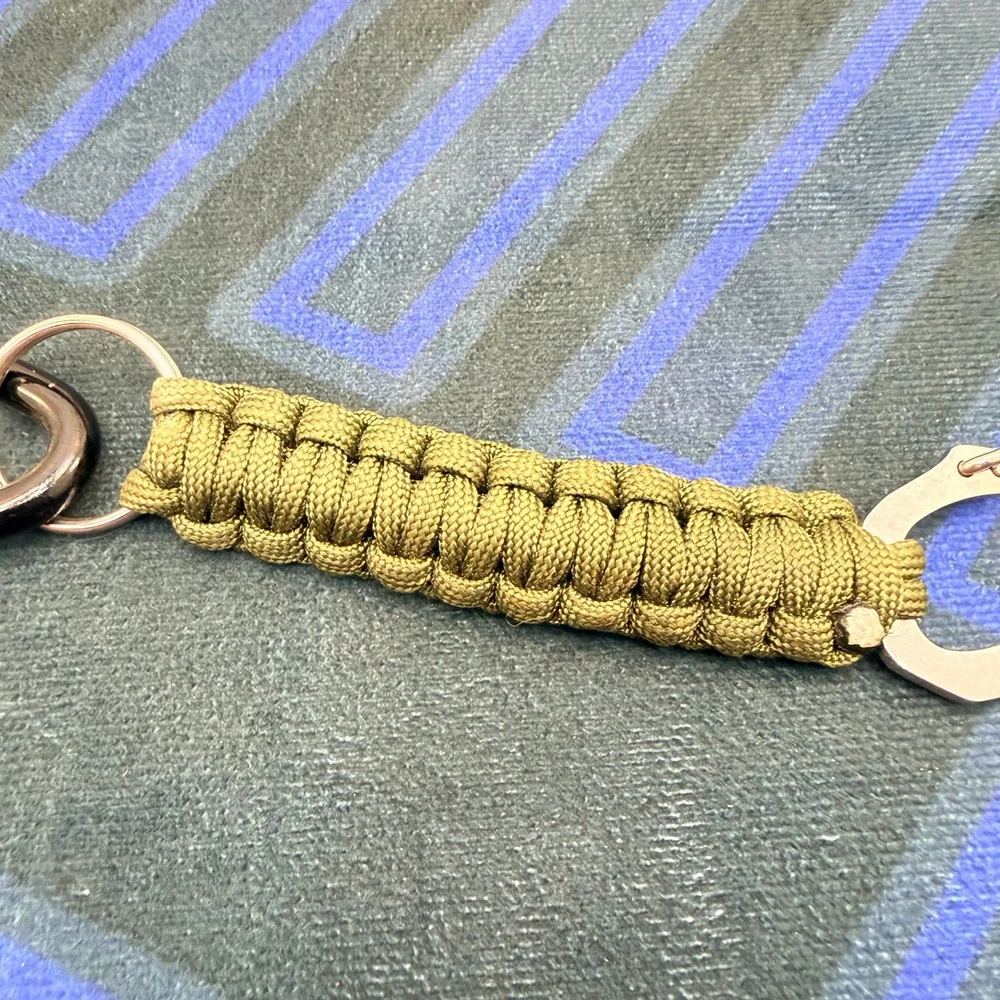Tactical Skull Vampire Fangs EDC Multi-Tool Keychain Paracord Carabiner Opener